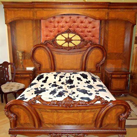 Albatros Bed & Breakfast Tbilisi Bagian luar foto