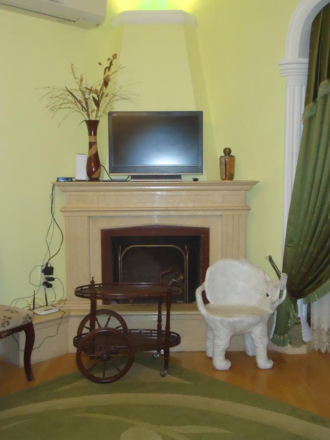 Albatros Bed & Breakfast Tbilisi Bagian luar foto
