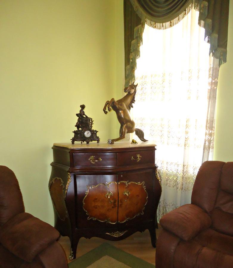 Albatros Bed & Breakfast Tbilisi Bagian luar foto