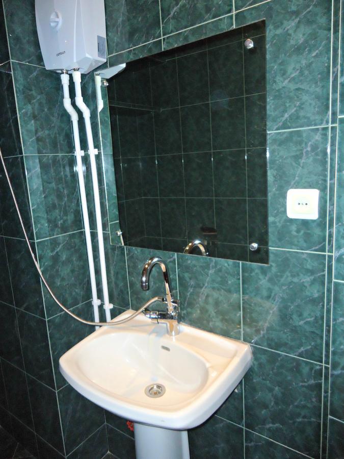 Albatros Bed & Breakfast Tbilisi Bagian luar foto
