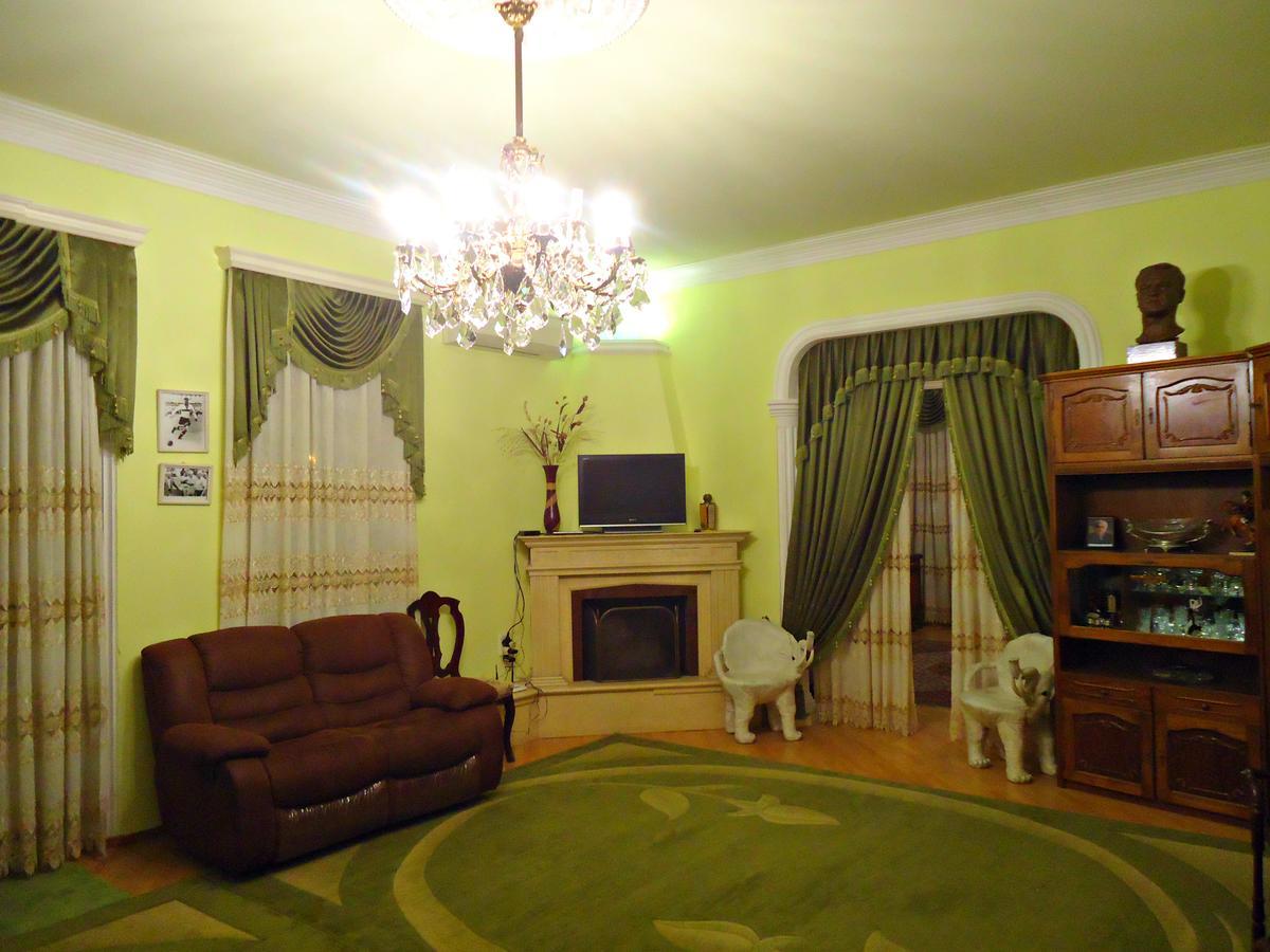Albatros Bed & Breakfast Tbilisi Bagian luar foto